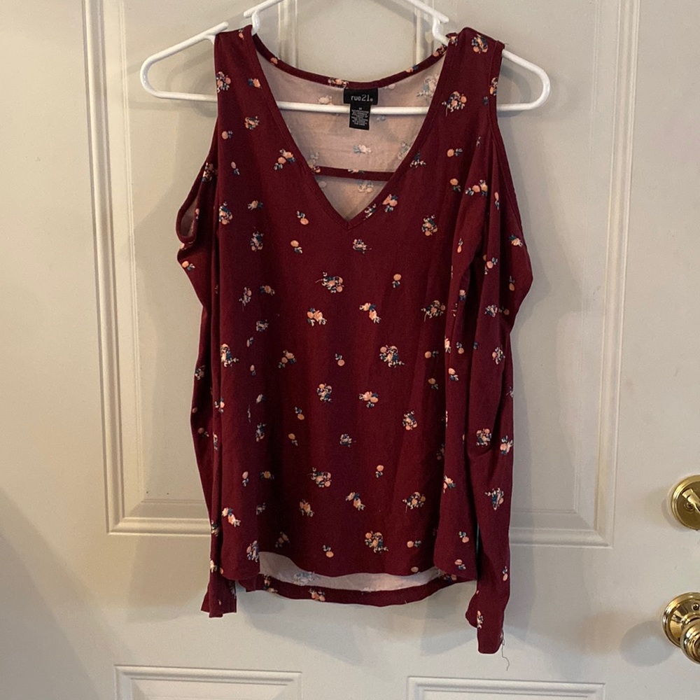 Cold shoulder long sleeved shirt